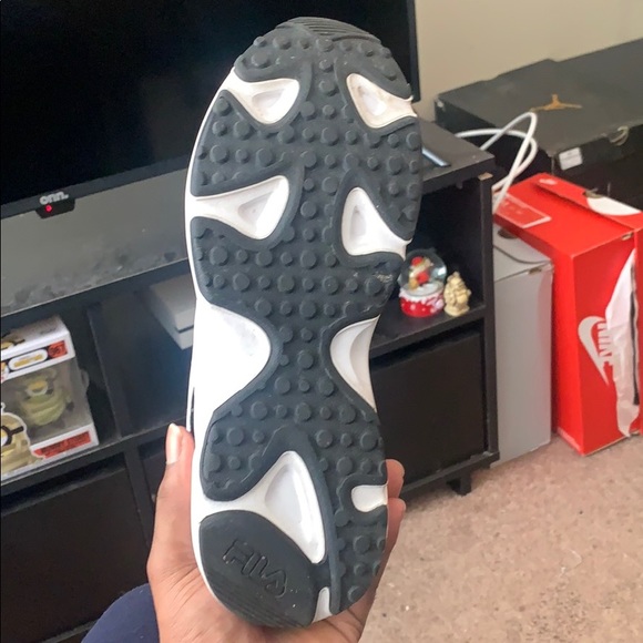 Fila size 9 only put on 2 times still got the box - Picture 2 of 4